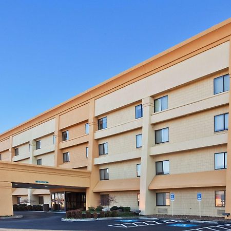 La Quinta Inn & Suites By Wyndham Springdale Exterior photo